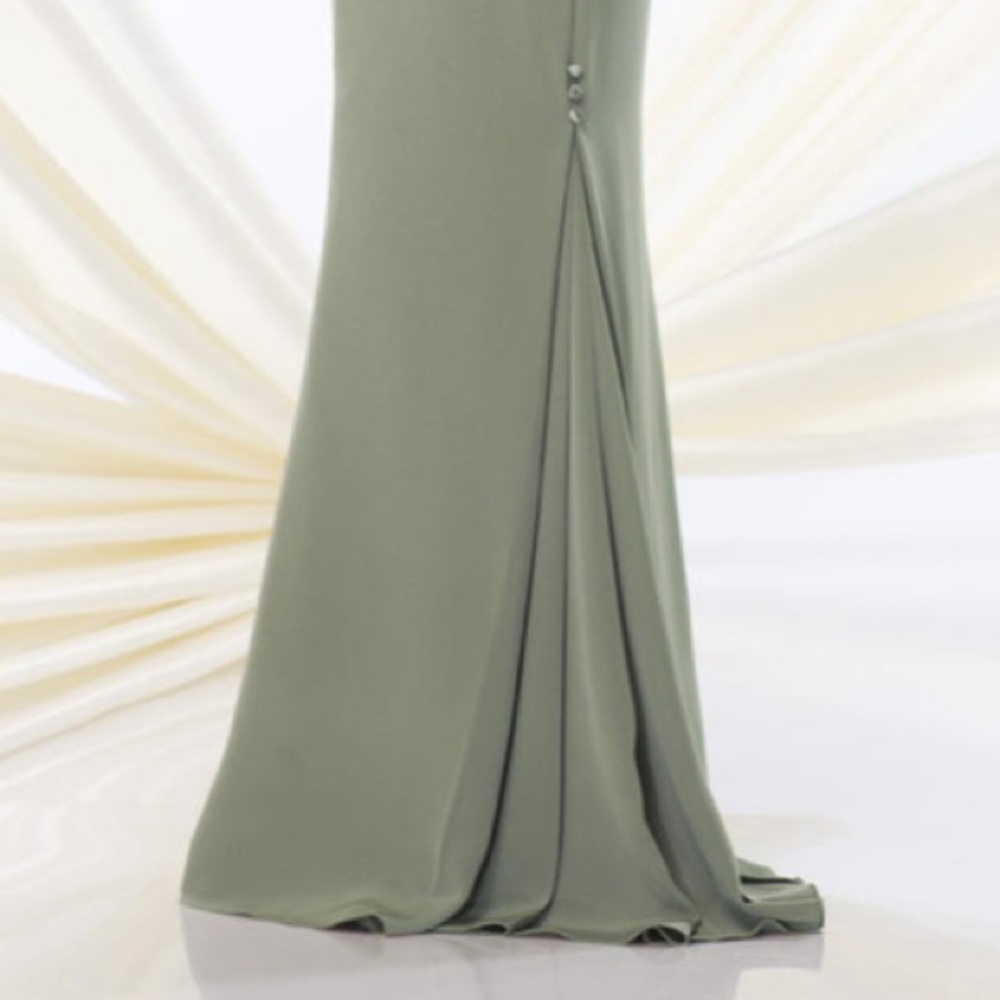 Montage by MonCheri 3/4 length silky crepe gown - Picture 4 of 13